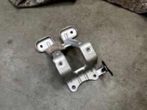 WSPORNIK UCHWYT ŚRODKOWY KONSOLI ŚRODKOWEJ BMW 5 F10 F11