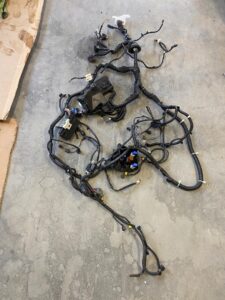 INSTALACJA WIĄZKA KOMORY SILNIKA NISSAN E-NV200