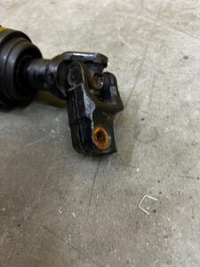 KRZYŻAK KOLUMNY KIEROWNICZEJ LEXUS RX 450H III 3 AL10