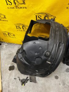 NADKOLE WNĘKA PRAWY PRZÓD BMW E92 M3 8043214