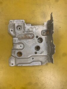 PODSTAWA AKUMULATORA KOMPLET NISSAN QASHQAI J11