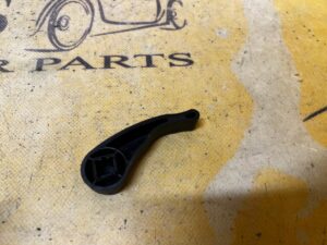 RĄCZKA CIĘGNO OTWIERANIA MASKI POKRYWY SILNIKA RENAULT CAPTUR I PRZEDLIFT