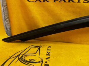 LISTWA RAMKA USZCZELKA SZYBY DRZWI DACHU LEWA FORD MUSTANG VI