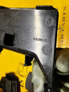 LISTWA OSŁONA RYNIENKA OBUDOWA LAMPY TYŁ PRAWY PRAWA VOLKSWAGEN GOLF VIII