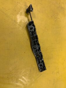 ŚLIZG PRAWY TYŁ MOCOWANIE ZDERZAKA NISSAN NV200