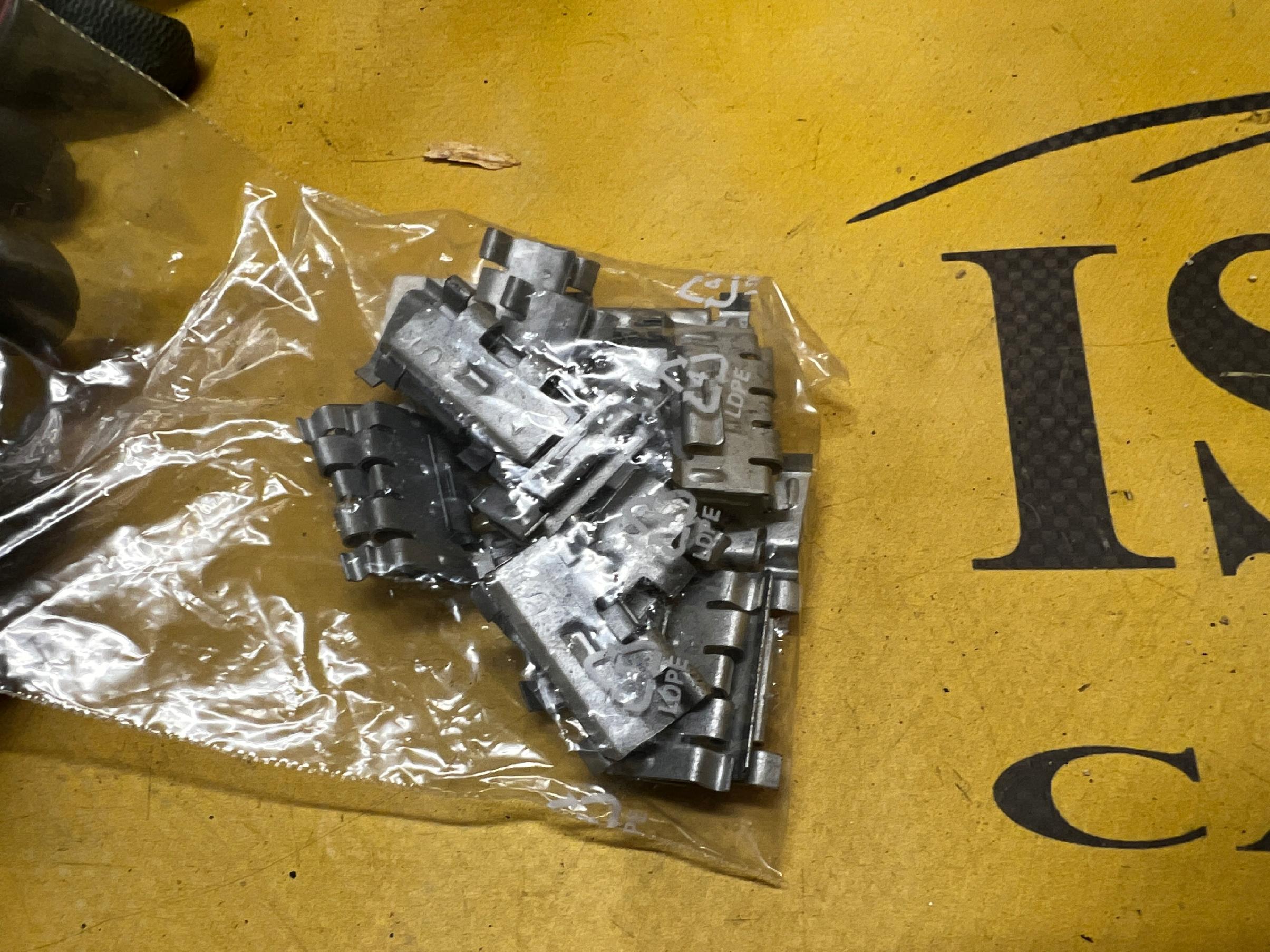 4 X KLAMRA MOCUJĄCA LISTWY SZYBY DRZWI PRZÓD BMW 5 E60 E61 X5 E70 NOWA OEM