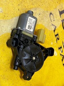 SILNICZEK SZYBY LEWYCH PRZEDNICH DRZWI FORD KUGA MK3 ESCAPE MK4 1.5 EB