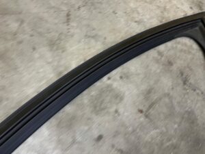 USZCZELKA SZYBY DRZWI PRZÓD LEWY DACIA SANDERO III JOGGER