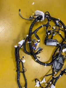 WIĄZKA INSTALACJA ŚCIANY GRODZIOWEJ INFINITI Q50