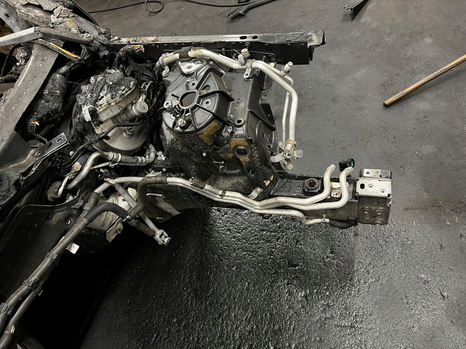 LEWY PRZÓD ĆWIARTKA PODŁUŻNICA FARTUCH PRÓG RANGE ROVER VELAR L560
