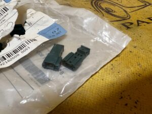 5 X GNIAZDO KOSTKA ZACISK UNIWERSALNA OBUDOWA STYKÓW BMW NOWE OEM