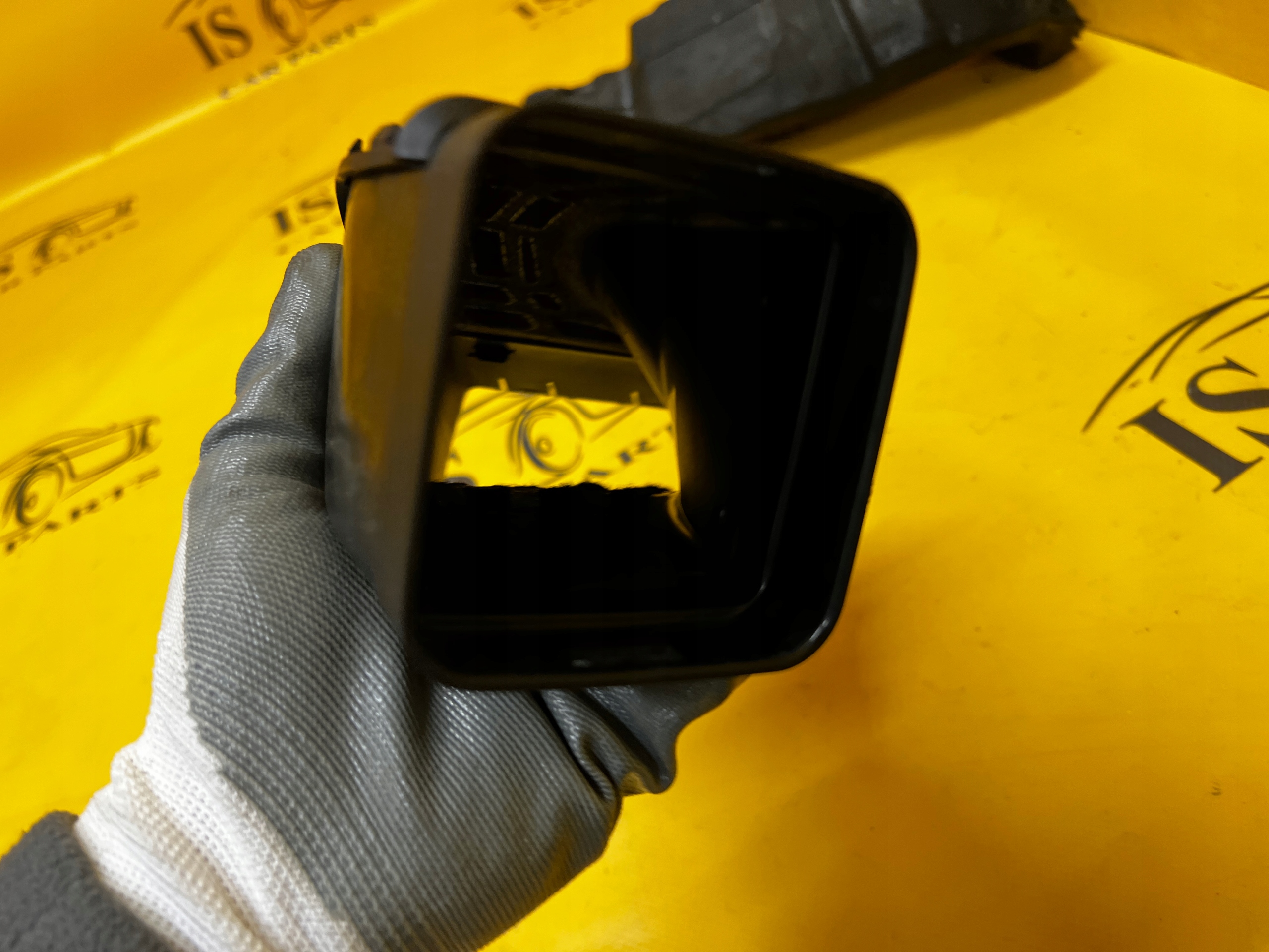 RURA DOLOT POWIETRZA LEWY RANGE ROVER VELAR L560