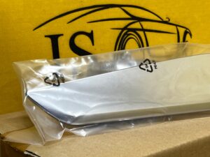 OSŁONA ZAŚLEPKA KANAŁU POWIETRZA BŁOTNIKA PRZÓD PRAWA BMW 5 G30 G31 NOWA OE