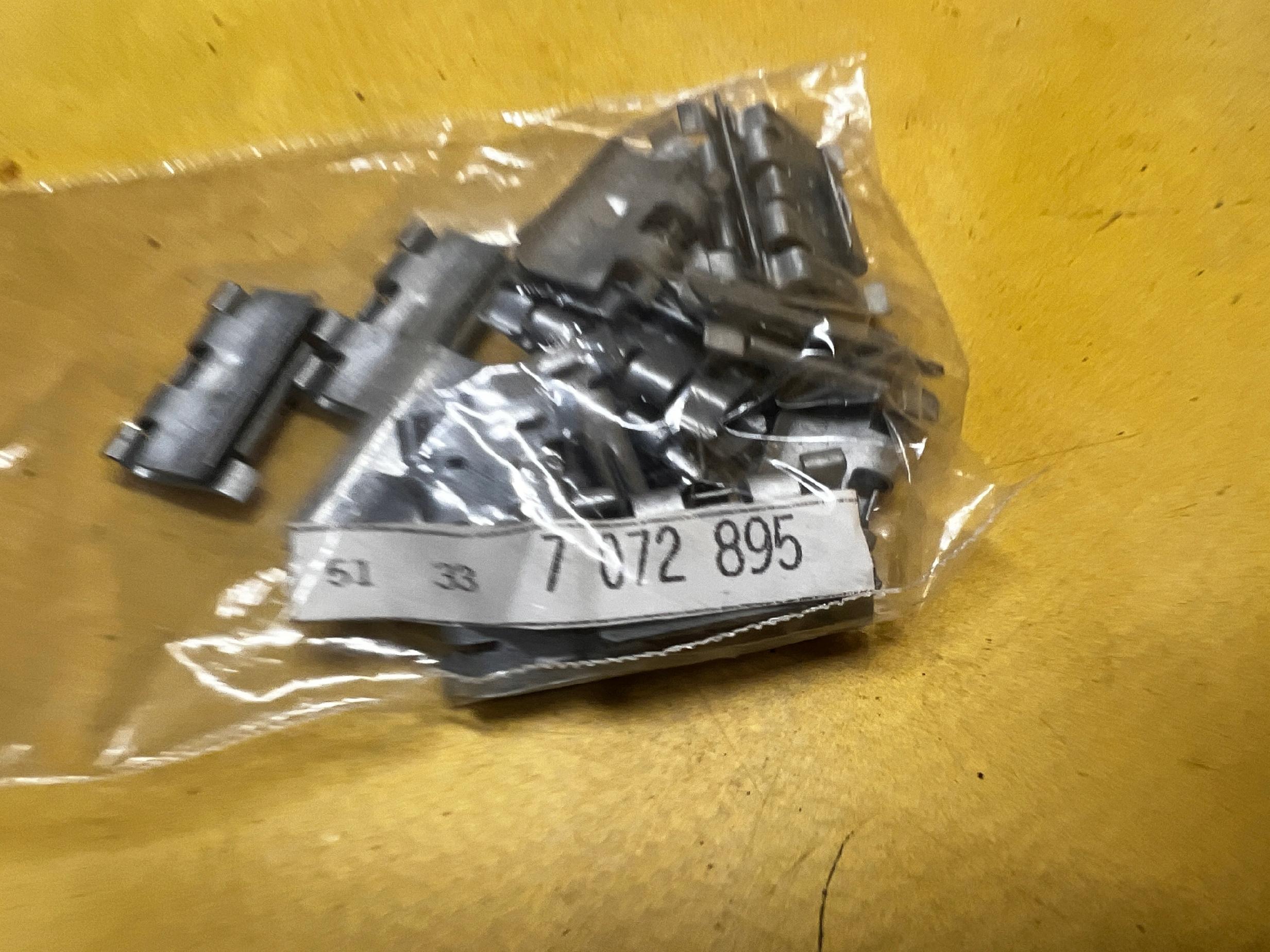 4 X KLAMRA MOCUJĄCA LISTWY SZYBY DRZWI PRZÓD BMW 5 E60 E61 X5 E70 NOWA OEM