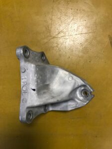 LEWA ŁAPA MOCOWANIE SILNIKA INFINITI Q70 M35H 3.5