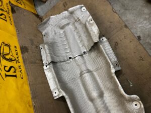 OSŁONA PŁYTA TERMICZNA ZBIORNIKA PALIWA BMW 5 G30