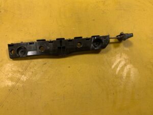 ŚLIZG PRAWY TYŁ MOCOWANIE ZDERZAKA NISSAN NV200