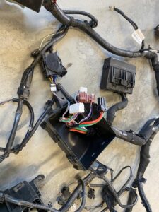 INSTALACJA WIĄZKA KOMORY SILNIKA NISSAN E-NV200