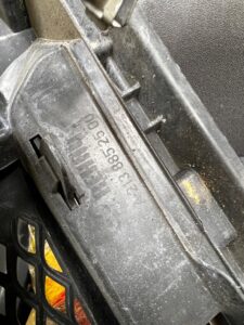 MERCEDES E KLASA 213 AMG KRATKA ZDERZAKA ŚRODKOWA