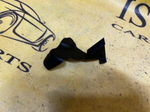 WSPORNIK ZAWIASU MASKI PRAWY TESLA MODEL 3 PRZEDLIFT