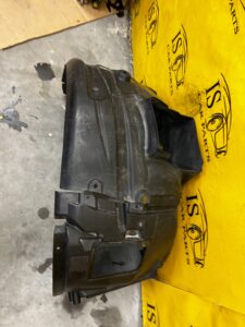 NADKOLE WNĘKA PRAWY PRZÓD BMW E92 M3 8043214