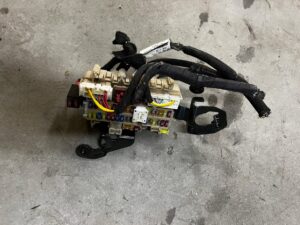 SKRZYNKA BEZPIECZNIKÓW MOCOWANIE WSPORNIK RENAULT KADJAR EU 1.3 TCE