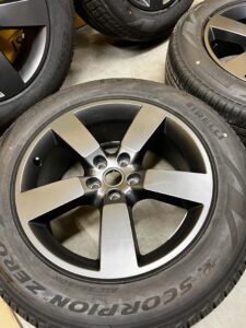 KOŁA FELGI OPONY WIELOSEZONOWE LAND ROVER DEFENDER L663 255/60 R20