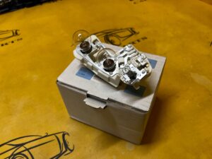 GNIAZDO ŻARÓWKI LAMPY TYLNEJ TYŁ W KLAPIE LEWE LEWY BMW 3 E90 NOWY OEM