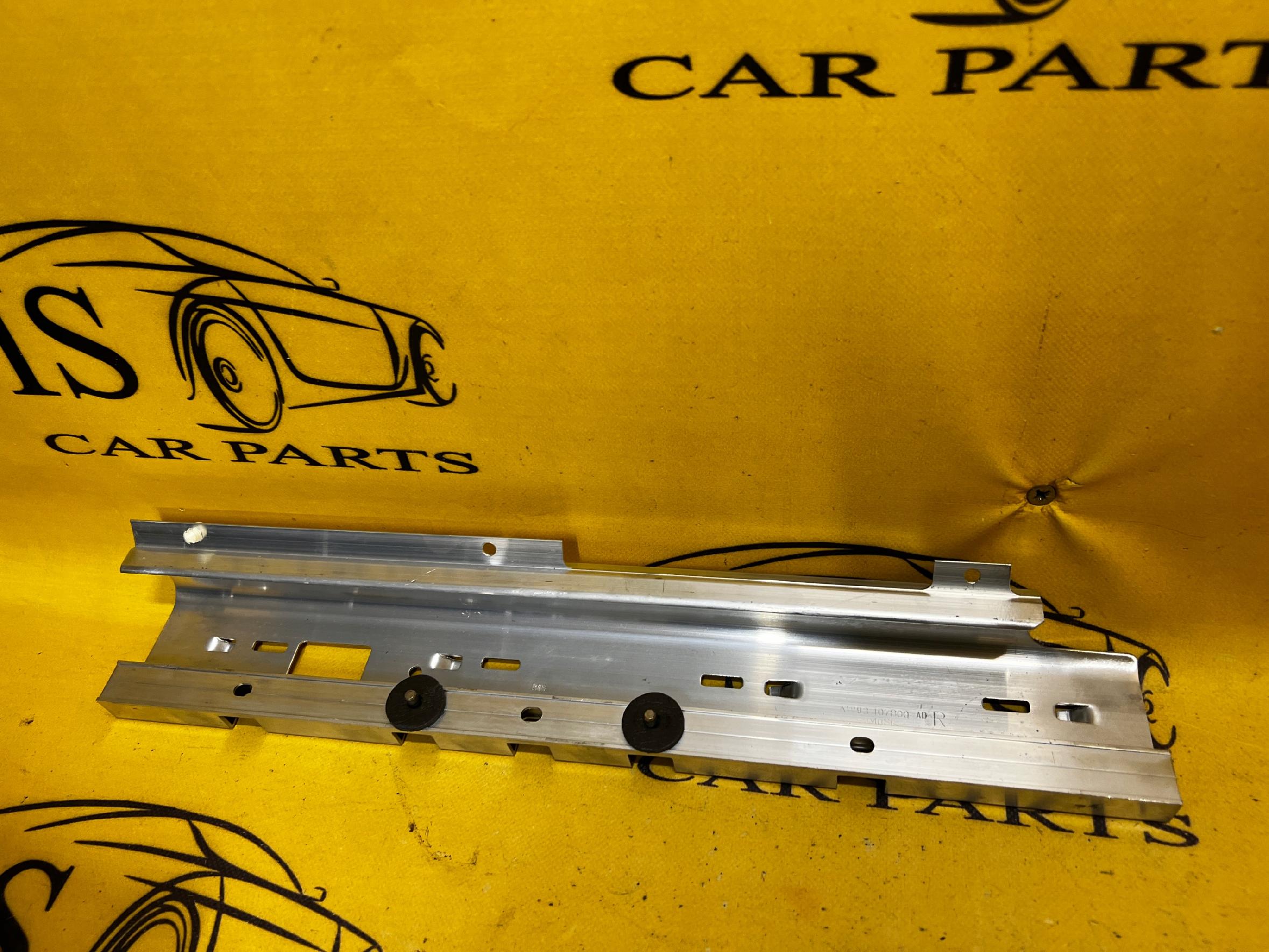 ŚLIZG SZYNA MOCOWANIE PRAWE JAGUAR XJ X351