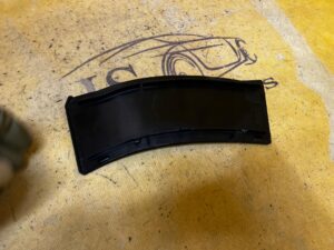 OSŁONA LAMPY TYŁ LEWY PORSCHE CAYENNE II 7P5