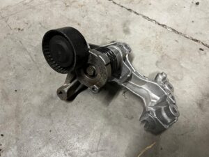 ŁAPA MOCOWANIE NAPINACZ ALTERNATORA RENAULT CAPTUR I 0.9 TCE