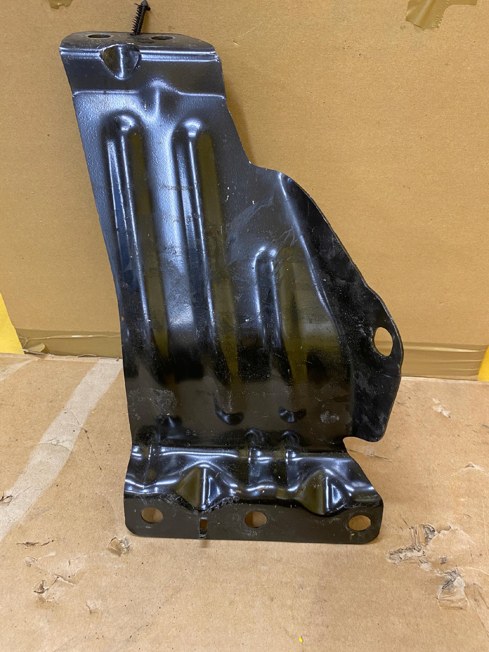 MOCOWANIE ZDERZAKA LEWE FORD MUSTANG MK6 VI S550