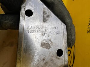 WSPORNIK PASA PRZÓD LEWY MERCEDES W213