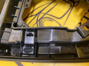 ŁADOWARKA INDUKCYJNA RAMKA TUNELU RENAULT CLIO V