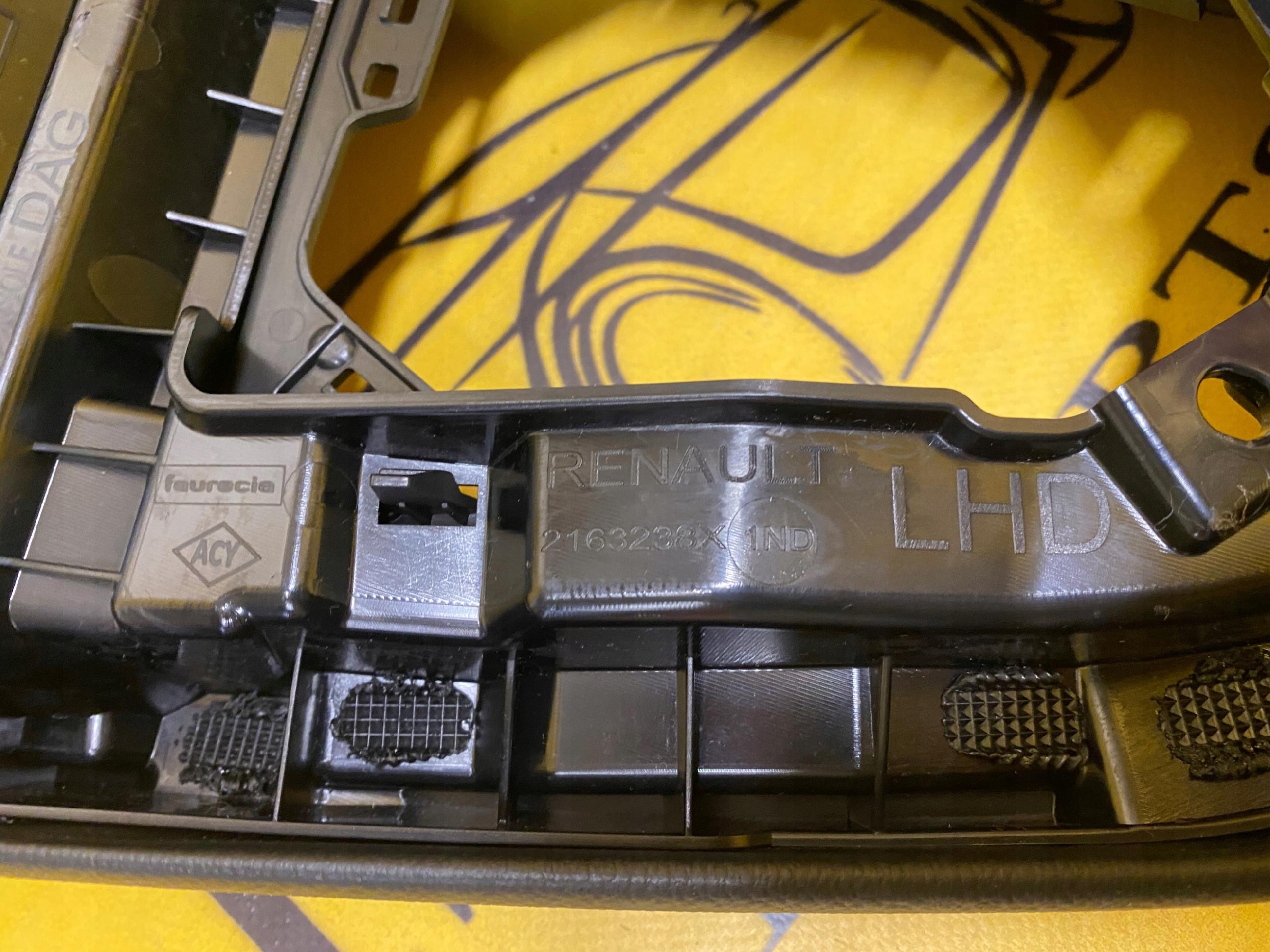 ŁADOWARKA INDUKCYJNA RAMKA TUNELU RENAULT CLIO V