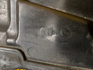 OSŁONA SILNIKA WLEW OLEJU RENAULT DACIA MERCEDES NISSAN 1.5 DCI