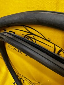 KAROSERYJNA USZCZELKA DRZWI TYŁ AUDI A8 D5 KRÓTKI