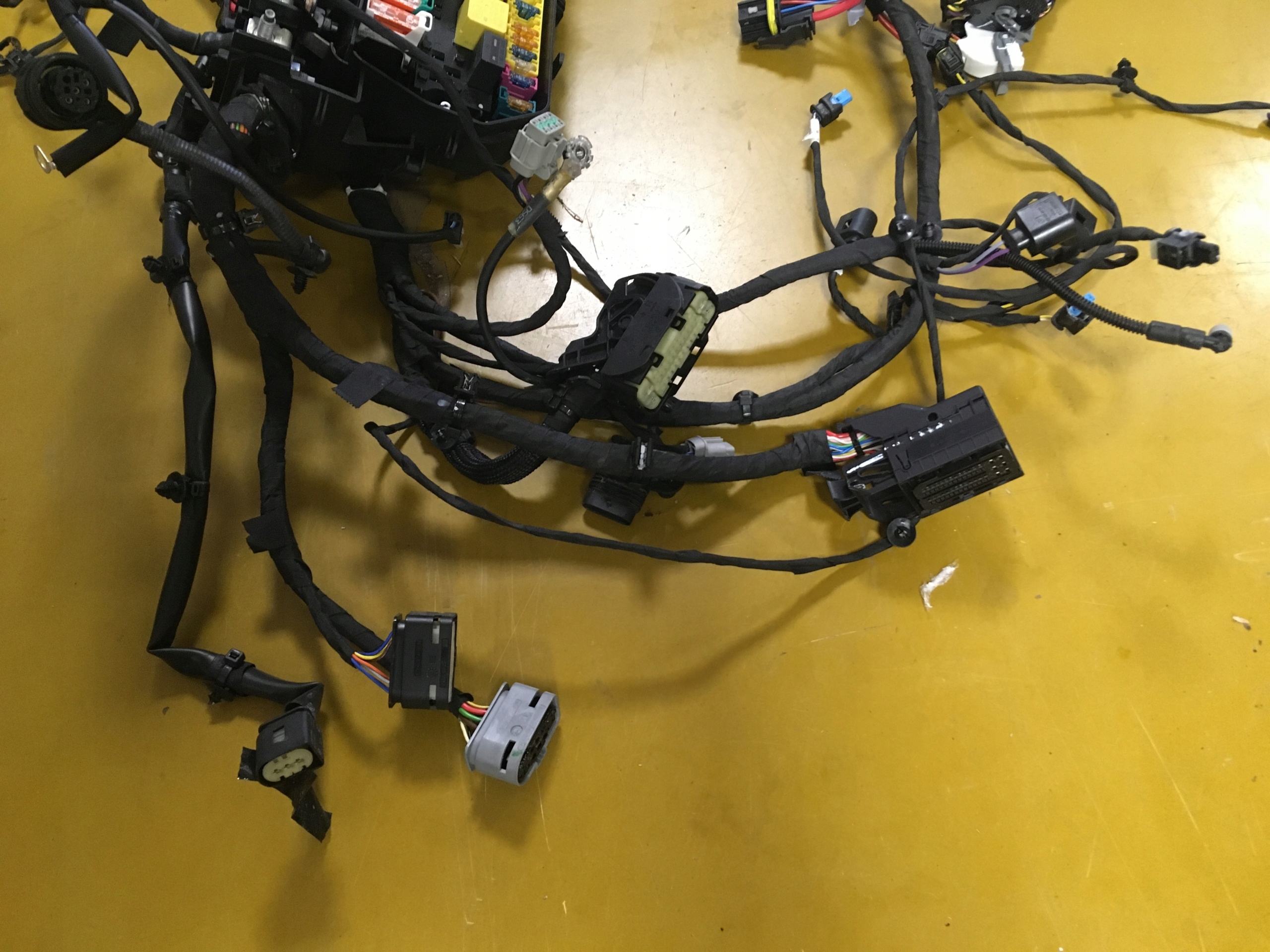 WIĄZKA INSTALACJA BEZPIECZNIKI INFINITI Q30 2.2 D