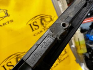 LISTWA SZYBOWA SZYBY ZGARNIAJĄCA DRZWI TYŁ PRAWY RANGE ROVER VELAR L560