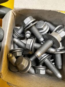 10 X ŚRUBA MOCUJĄCA OSŁONĘ DOLNĄ SILNIKA BMW X5 G05 X6 G06 X7 G07 NOWA OEM