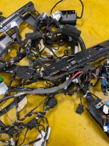 WIĄZKA INSTALACJA BEZPIECZNIKI KABINY INFINITI Q30