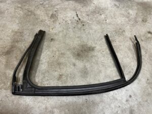 LISTWA USZCZELKA DRZWI TYL LEWY LEWA RENAULT MEGANE IV HB