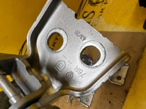 KOMPLET ZAWIASY DRZWI GÓRNY DOLNY DACIA SANDERO III 2021R