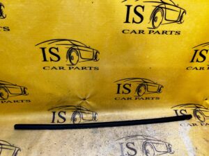 USZCZELKA LISTWA ZGARNIAJĄCA WEWNĘTRZNA SZYBY DRZWI LEWA PRAWA SKODA SCALA