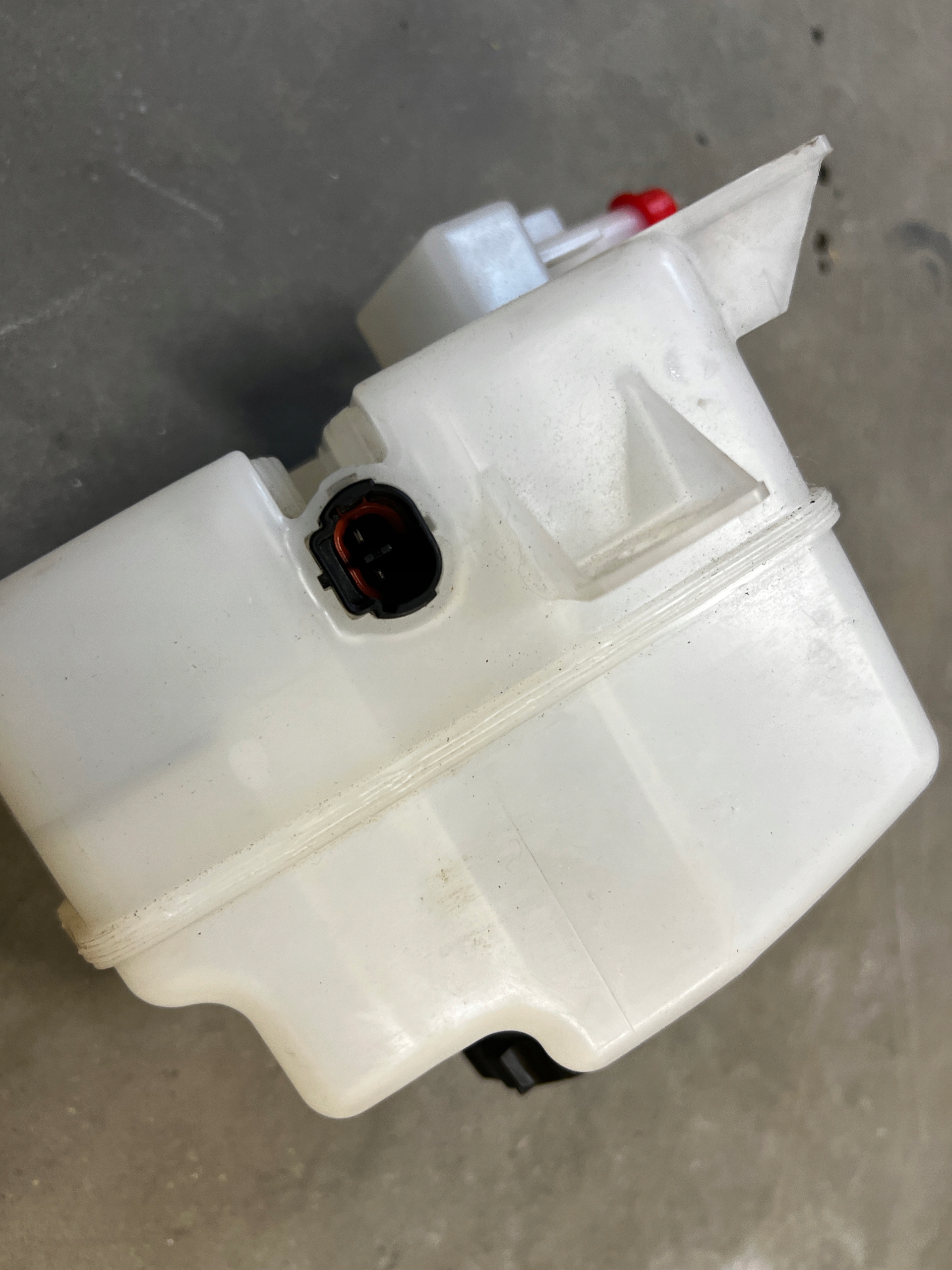 ZBIORNICZEK ZBIORNIK PRZEWODY PŁYNU HAMULCOWEGO LEXUS RX 450H III 3 AL10