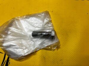 ŚRUBA DRĄŻONA TURBINY BMW M50dX 5 F10 7 F01 X5 E70 F15 X6 E71 F16 NOWA OEM