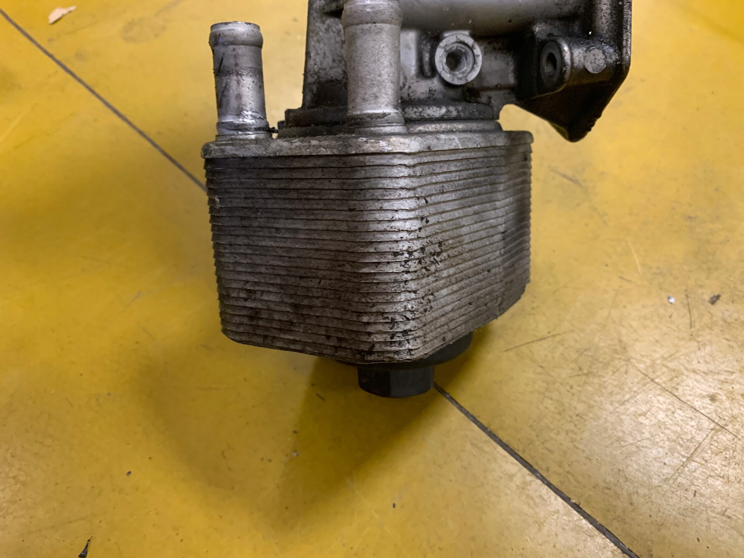 OBUDOWA PODSTAWA FILTRA OLEJU AUDI A4 B8 2.0 TDI