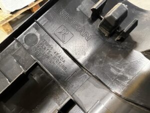 LISTWA OSŁONA POSZYCIE PROGU LEWA LEWE NISSAN QASHQAI J11