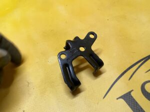 UCHWYT WSPORNIK MOCOWANIE ZAWORU PODCIŚNIENIA AUDI VW 1.8 2.0 TFSI TSI