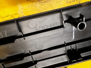 LISTWA OSŁONA OBUDOWA NAKŁADKA PROGU PRZÓD PRAWA TOYOTA HILUX VIII 8